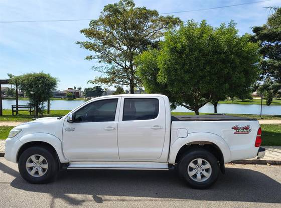 TOYOTA HILUX 3.0 SRV 4X4 CD 16V TURBO INTERCOOLER DIESEL 4P AUTOMÁTICO TOYOTA HILUX 3.0 SRV 4X4 CD 16V TURBO INTERCOOLER DIESEL 4P AUTOMÁTICO